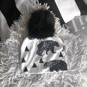 NEW ! Luxe b baby Pom Pom hat newborn to 6 months